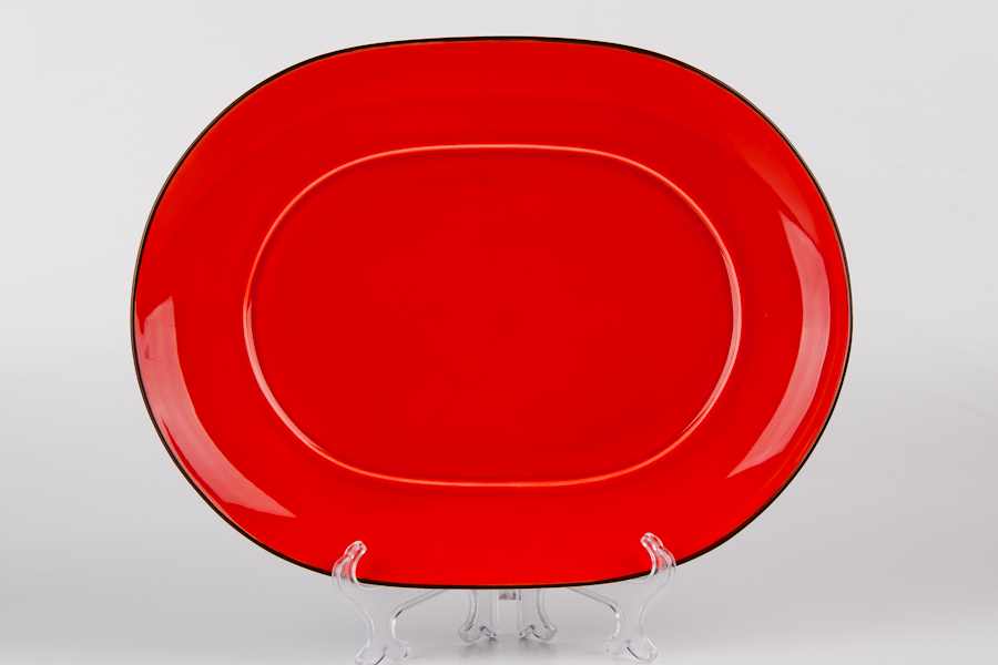 Тарелки красного цвета. Блюдо овальное 33см Вехтерсбах. Тарелка Red, Roomers l9280-RL. Овальная красная тарелка. Красное блюдце.